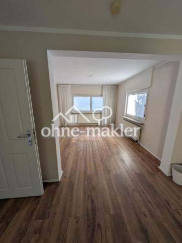 Wohnzimmer, Blick zur Straße
