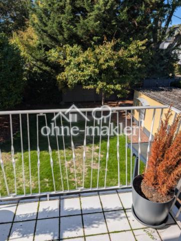 Blick vom Balkon in den Garten