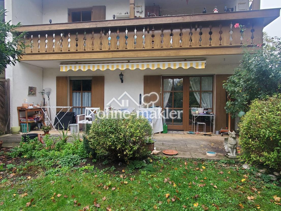 Blick vom Garten zur Terrasse