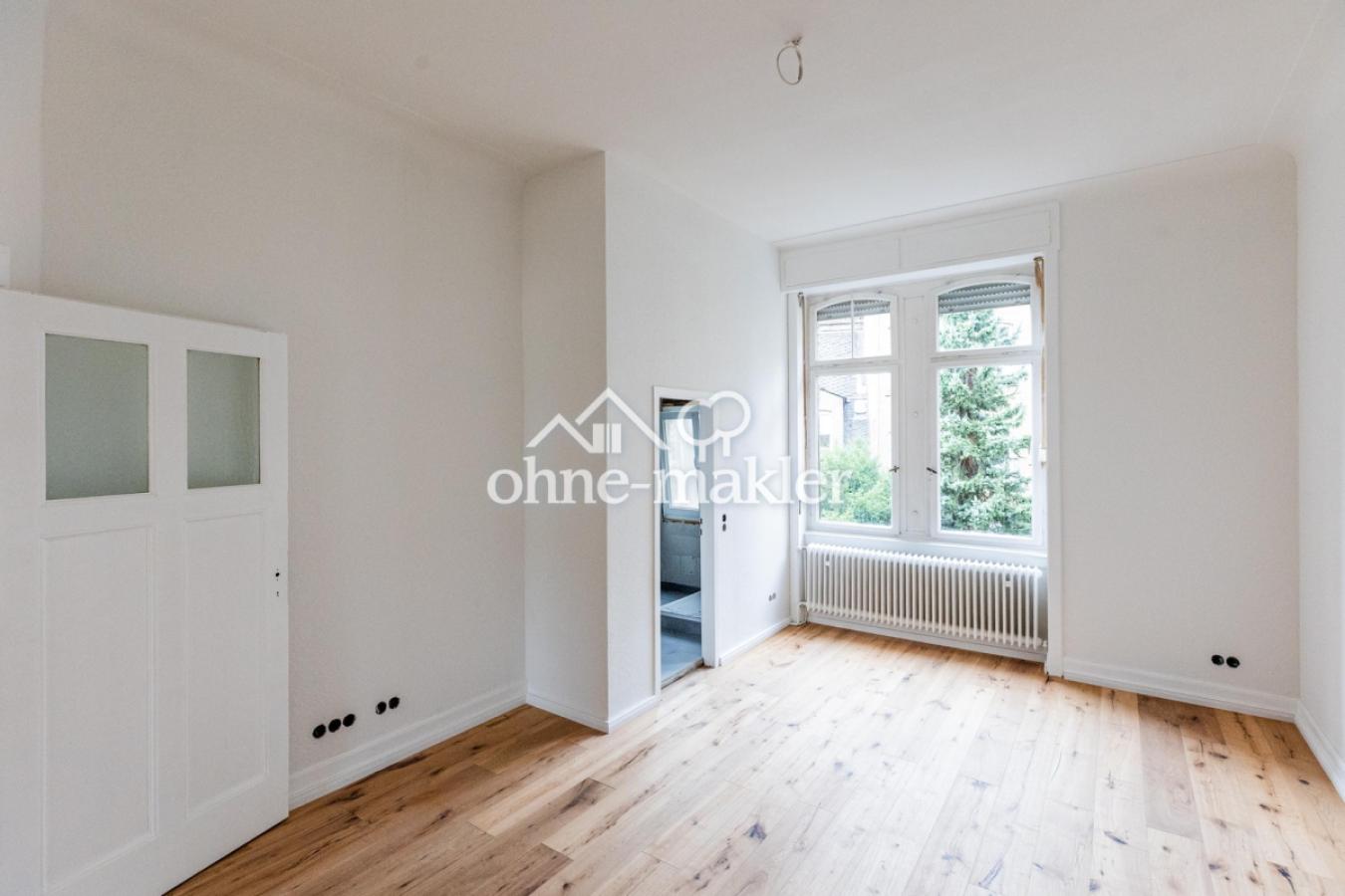 Schlafzimmer mit Duschbad 