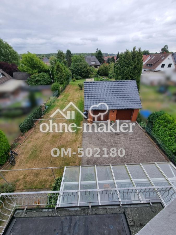 Garten mit Doppelgarage
