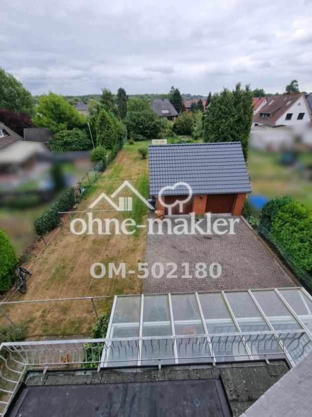 Garten mit Doppelgarage