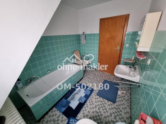 Wannenbadezimmer OG