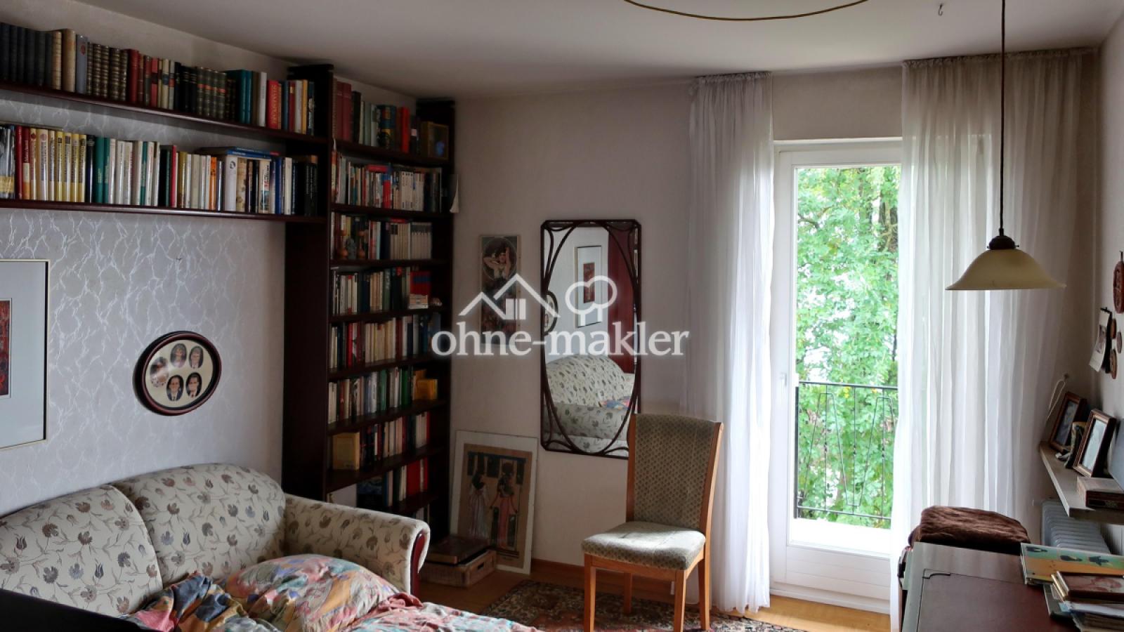 Zimmer mit Balkon