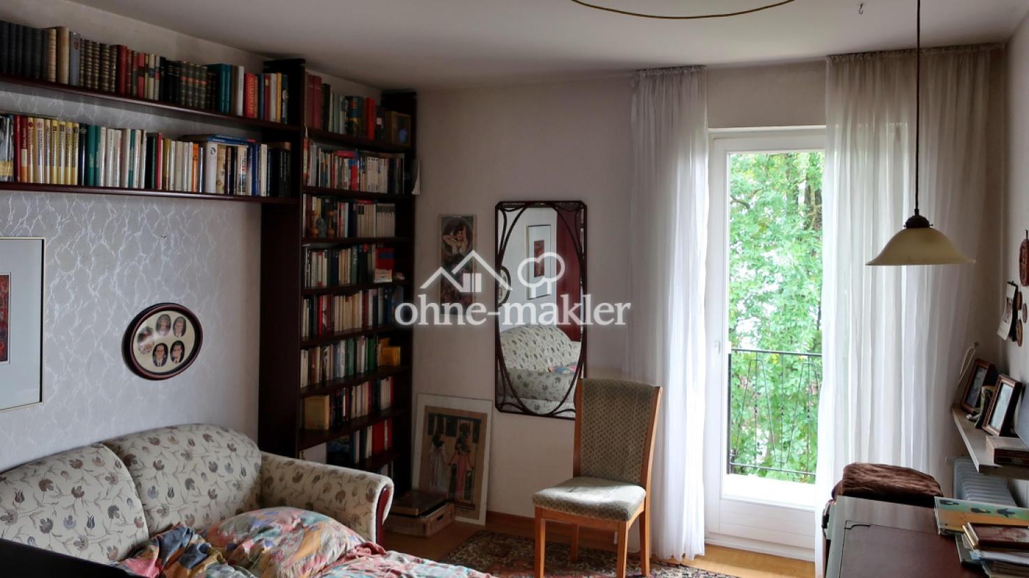 Zimmer mit Balkon