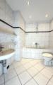 Badezimmer mit Wannenbad