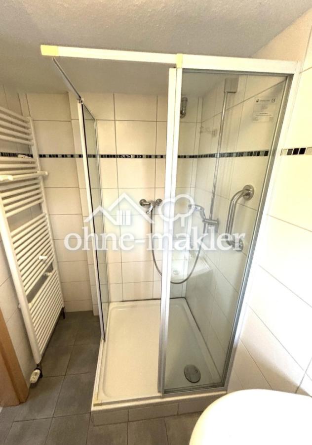 Dusche mit Handtuchtrockner