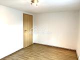 Vorderes Zimmer mit Tür