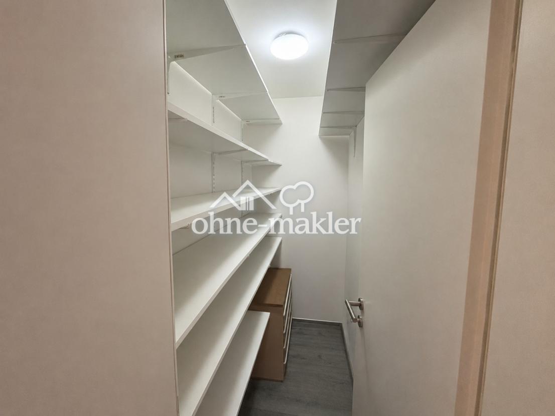 Abstellraum mit Regalsystem