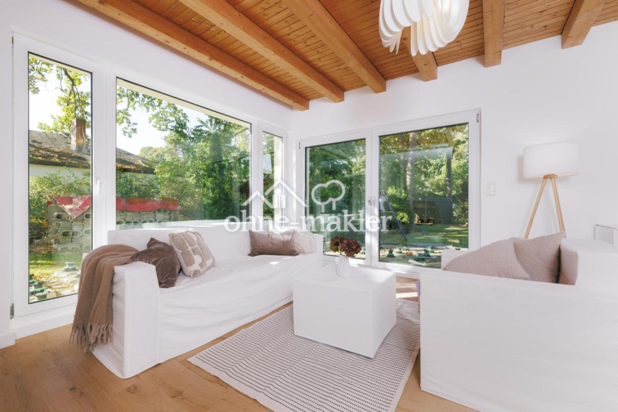 Wohnzimmer mit offener Küche