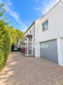 Einfahrt und Garage
