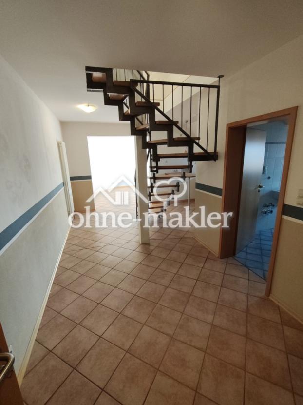 Flur mit Treppe zum Spitzboden