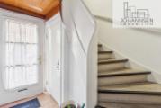 Flur mit Treppe