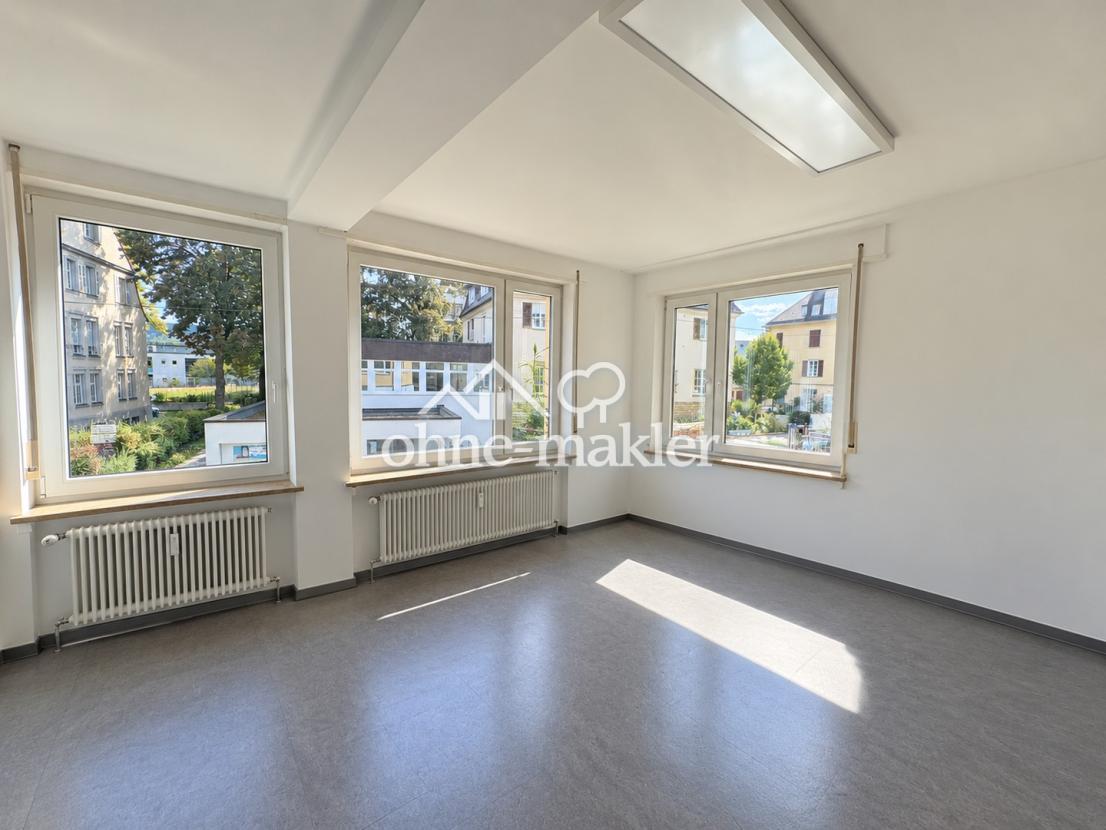 Zimmer mit Fensterfront