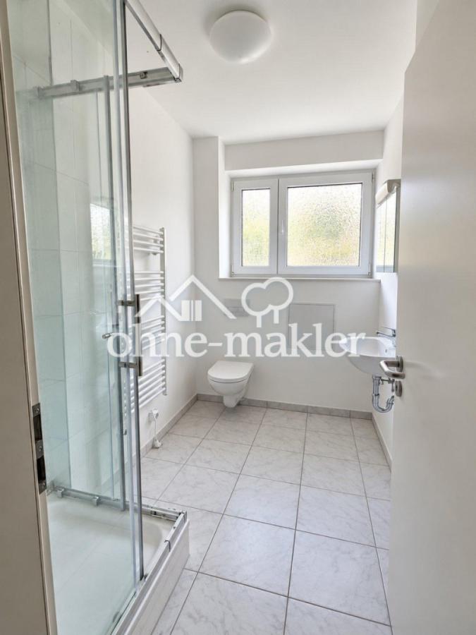 Bad mit Dusche und WC
