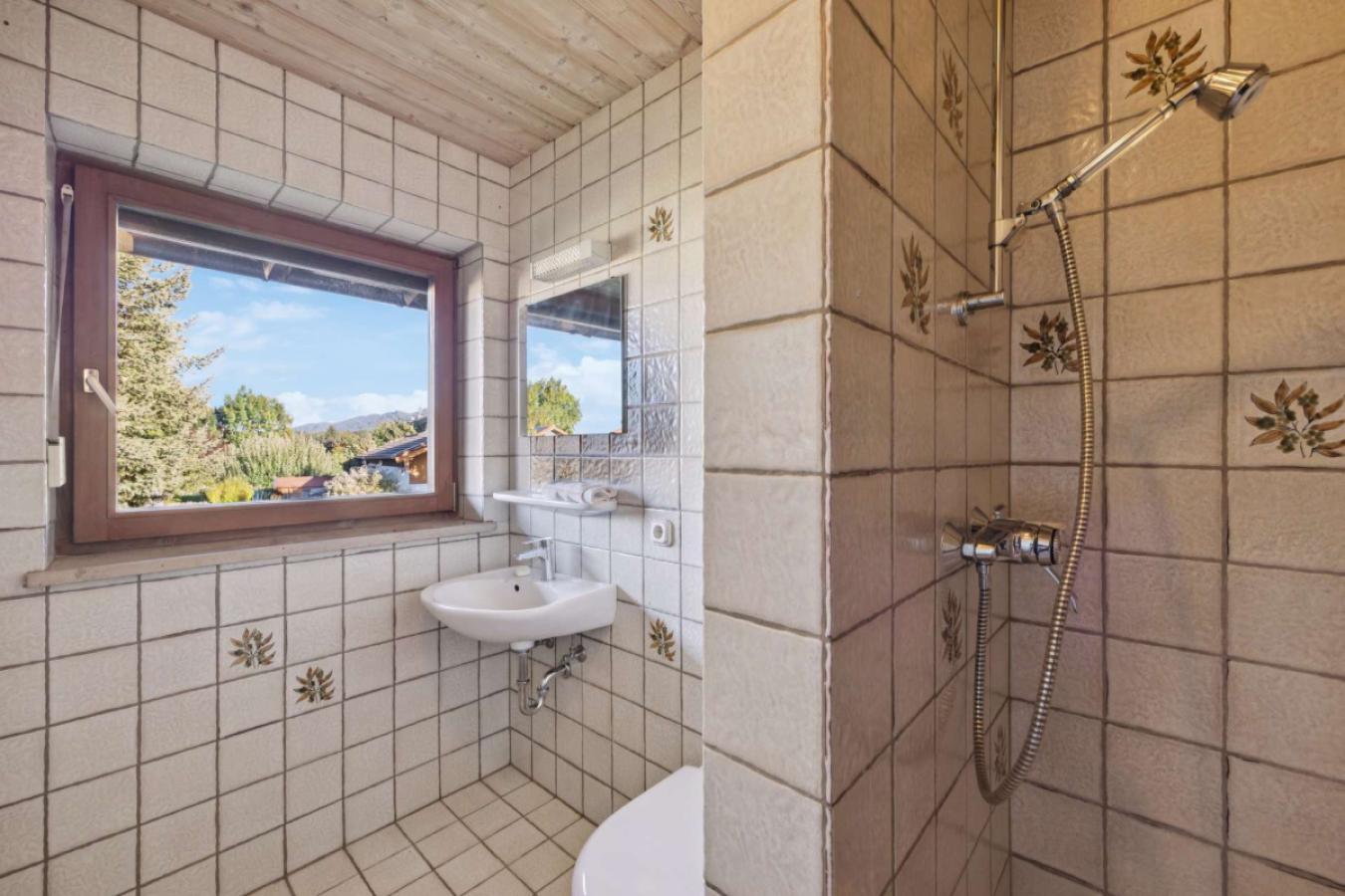 Kinderbadezimmer im OG