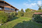Garten mit Blick aufs Haus