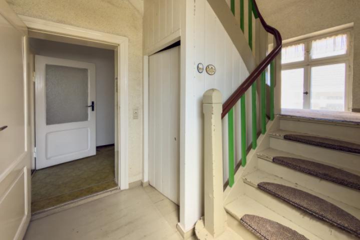Haupthaus- Eingang Treppenflur EG