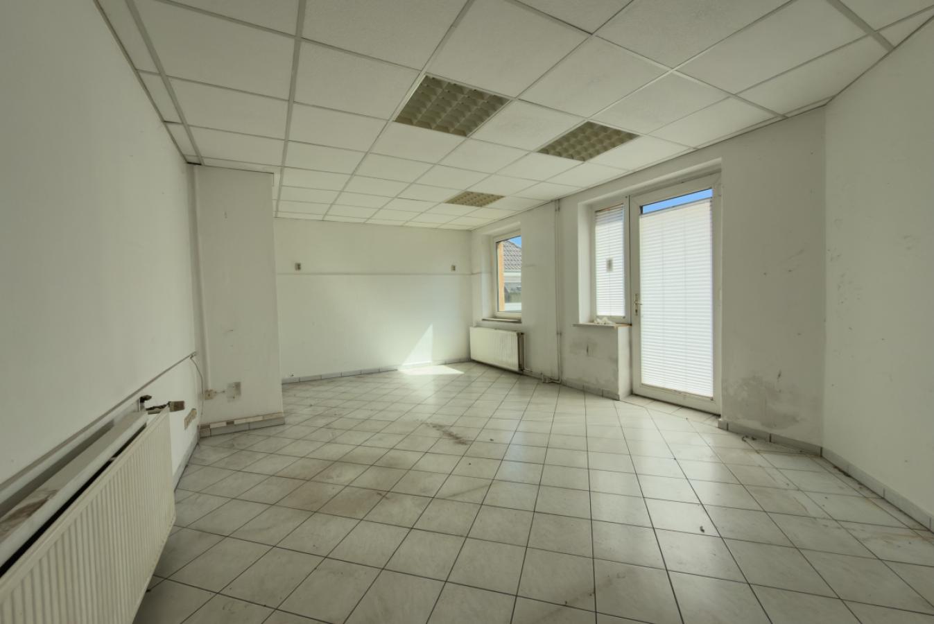 Haupthaus-Bürozimmer EG
