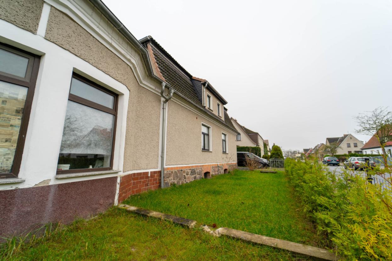 Außenansicht + Garten