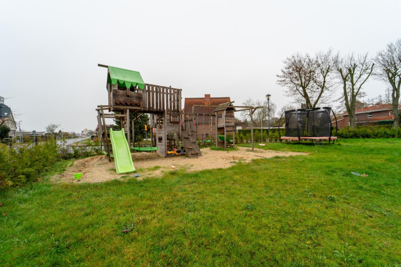 Außenansicht + Garten