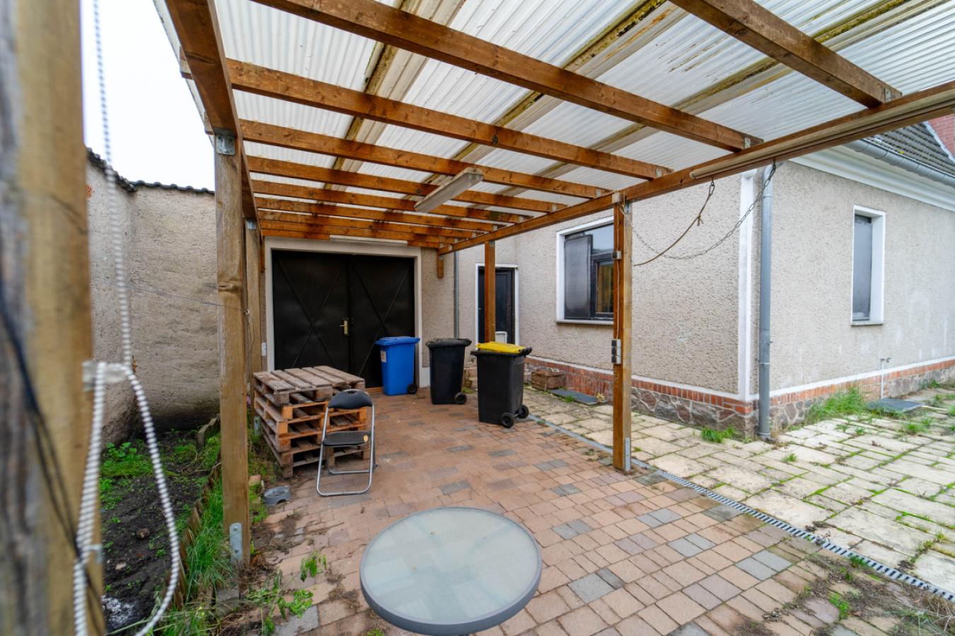 Außenansicht + Garten