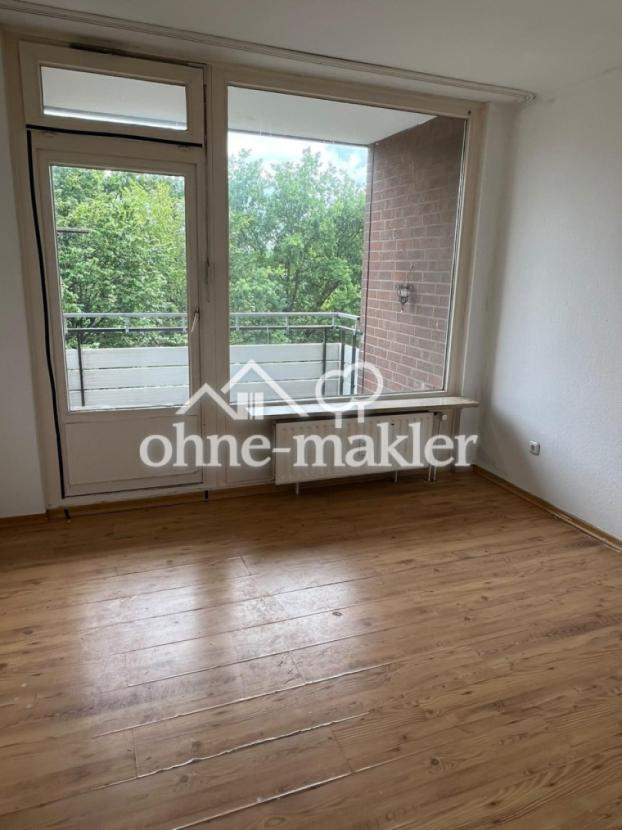 Wohnzimmer mit Balkon