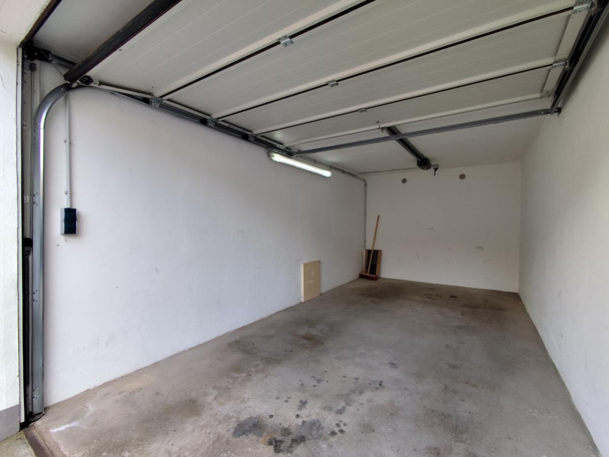 Garage mit el. Sektionaltor