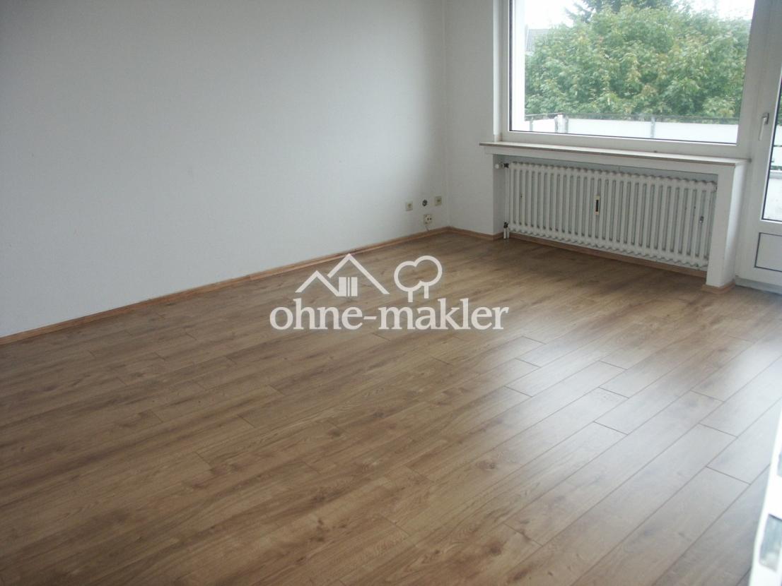 Wohnzimmer mit gr. Balkon 