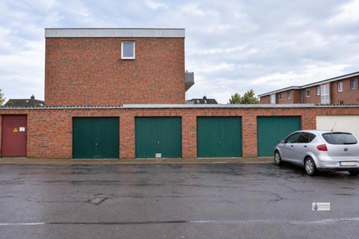 Garage von links
