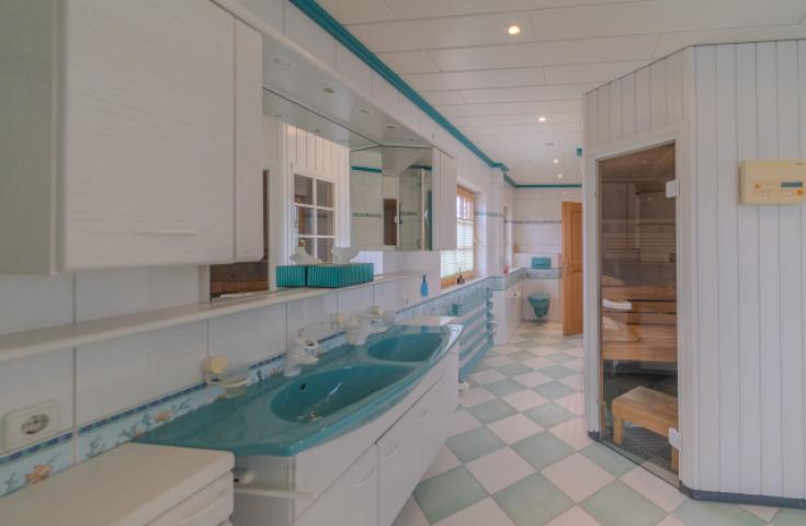 Badezimmer mit Sauna 1OG
