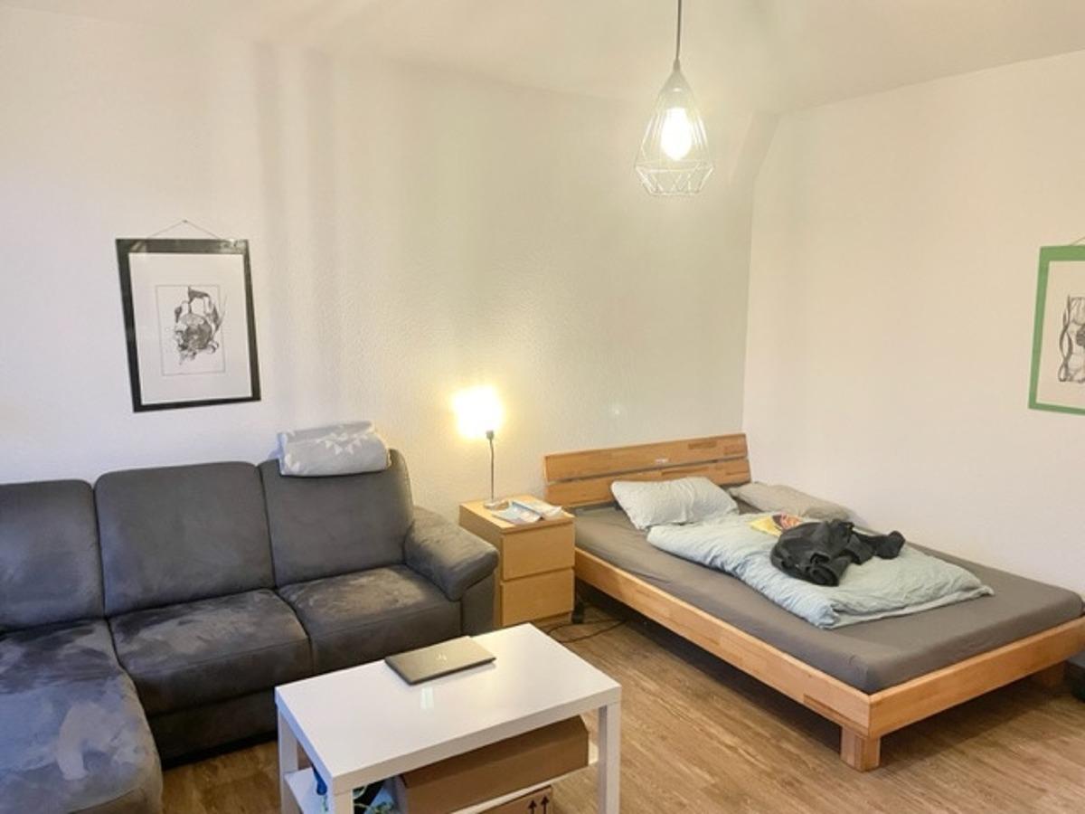 Wohn- und Schlafzimmer