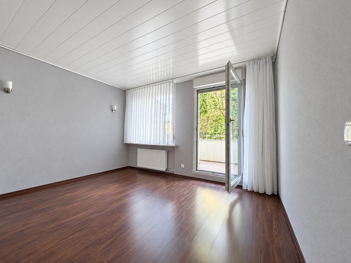 Schlafzimmer mit Balkon