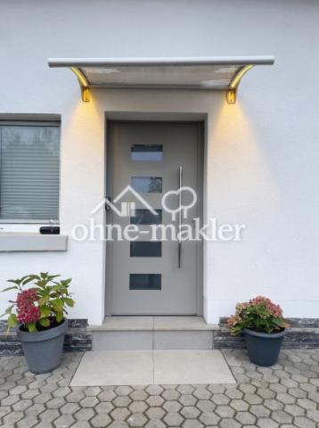 Eingang mit Vordach