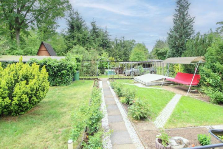 Garten mit Pool