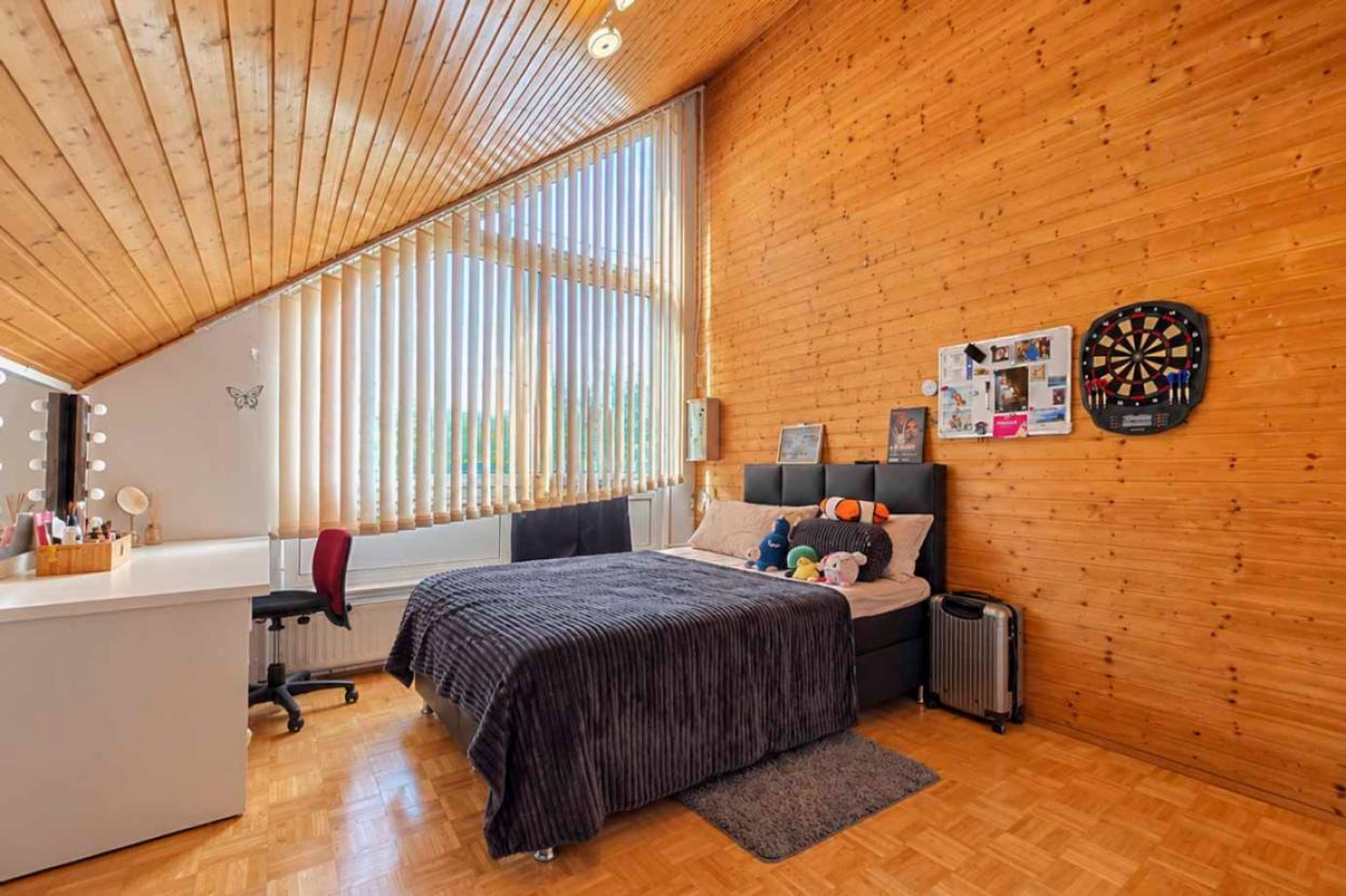 Schlafzimmer Dachgeschoss 1