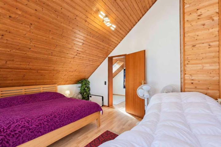 Schlafzimmer Dachgeschoss 2