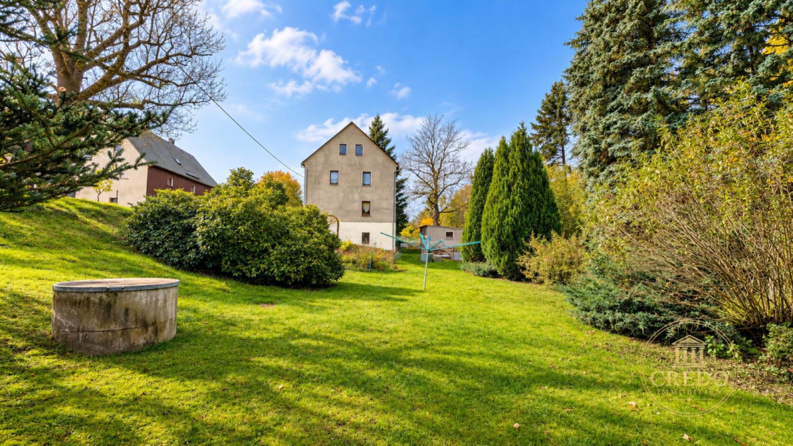 Garten mit Brunen