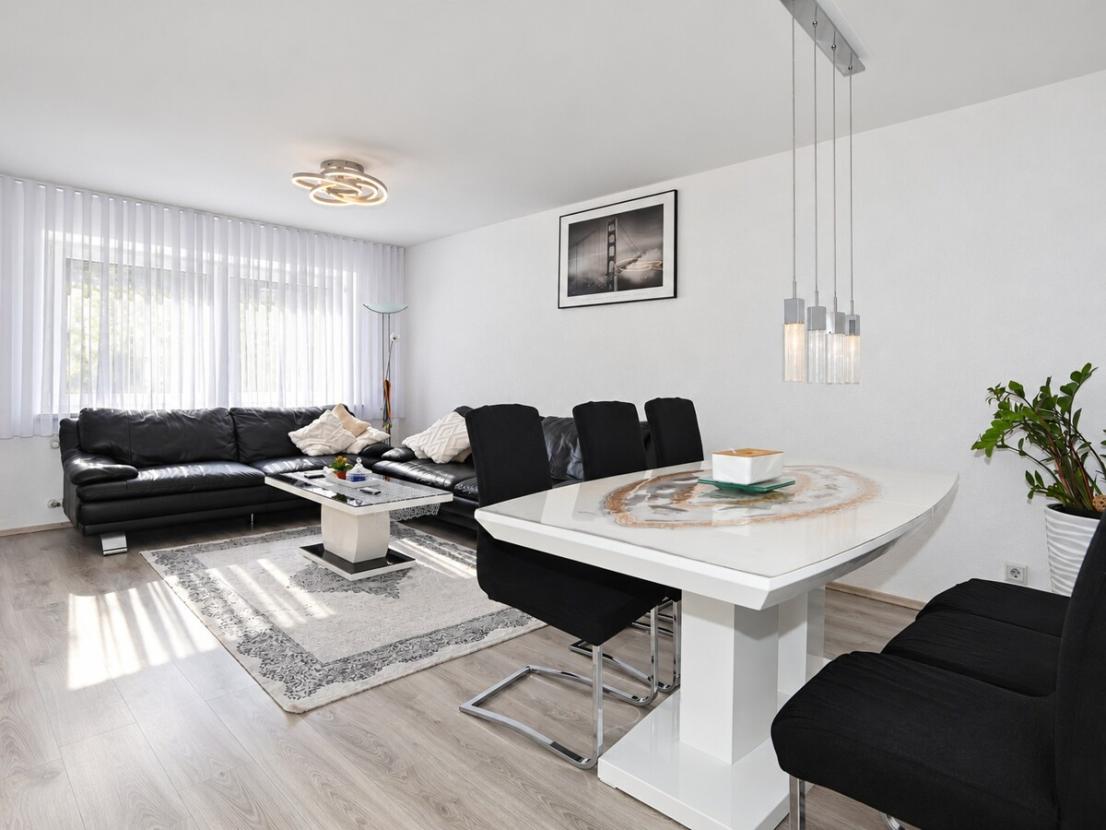 Wohnzimmer und Essbereich
