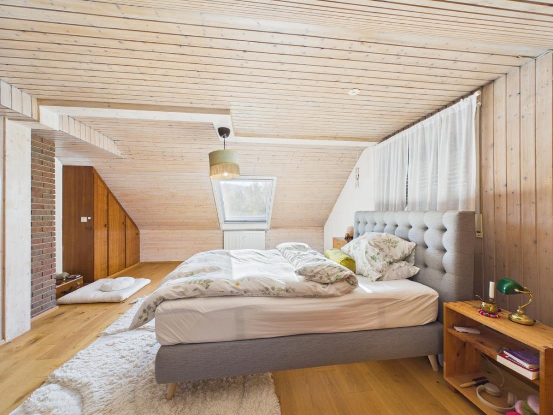 Schlafzimmer DG