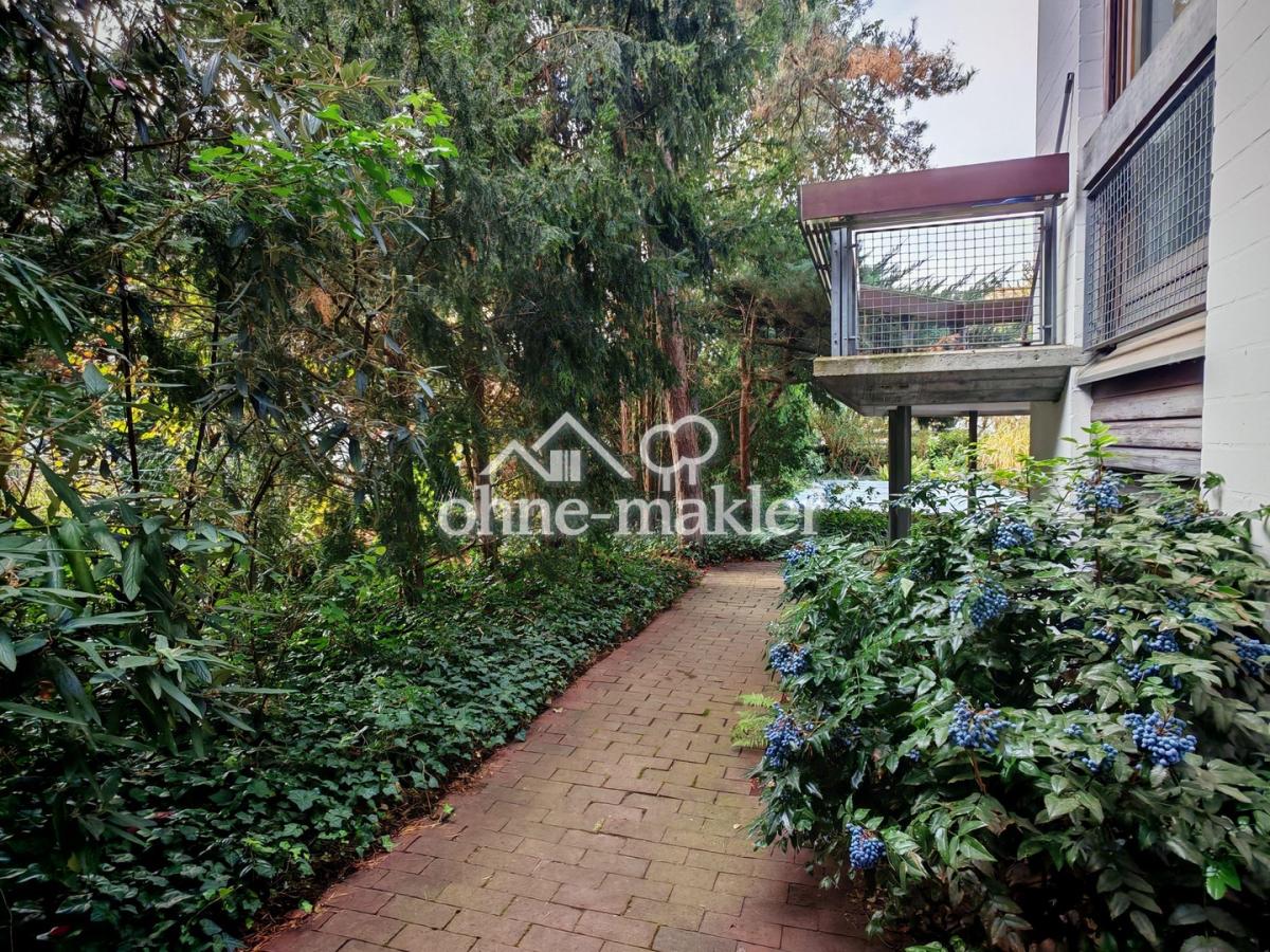 Weg von der Garage zur Terasse