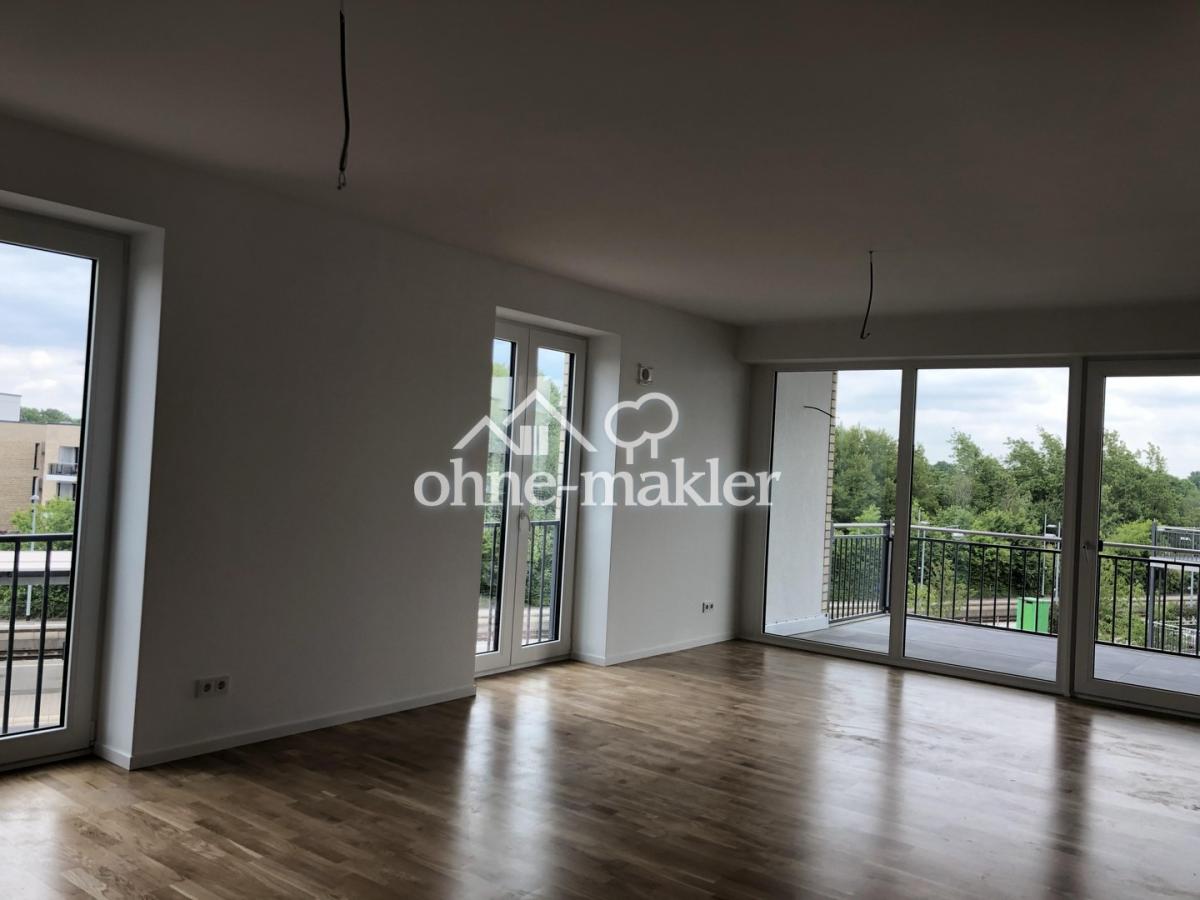 Offene Wohnküche mit Balkon