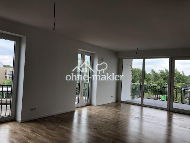 Offene Wohnküche mit Balkon