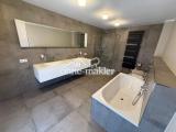 Bad mit Wanne und Dusche