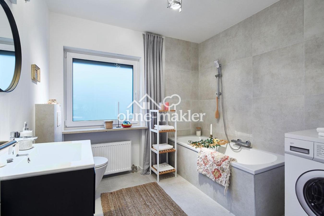 Helles Badezimmer im OG