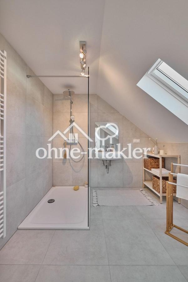 Badezimmer im DG mit Dusche