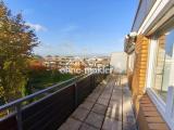 Südwestbalkon mit Markise