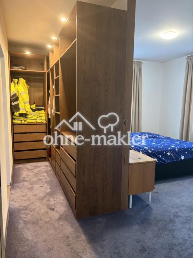 Elternschlafzimmer mit Schrank