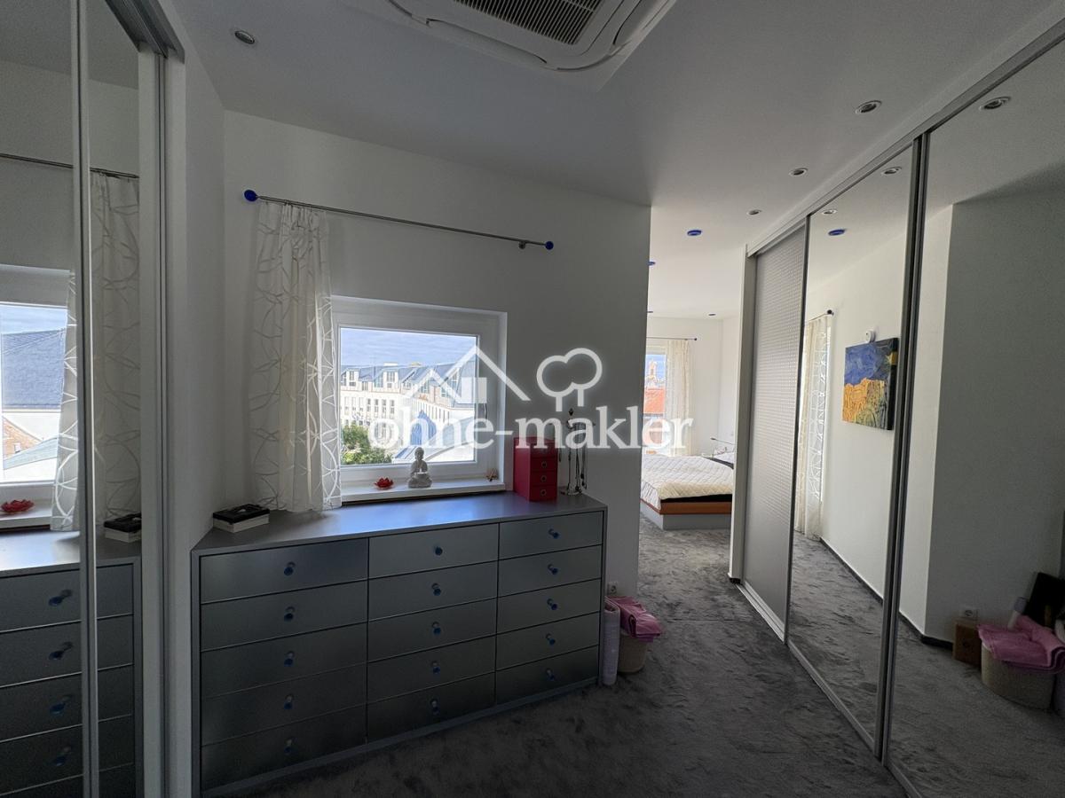 Ankleide/Schlafzimmer