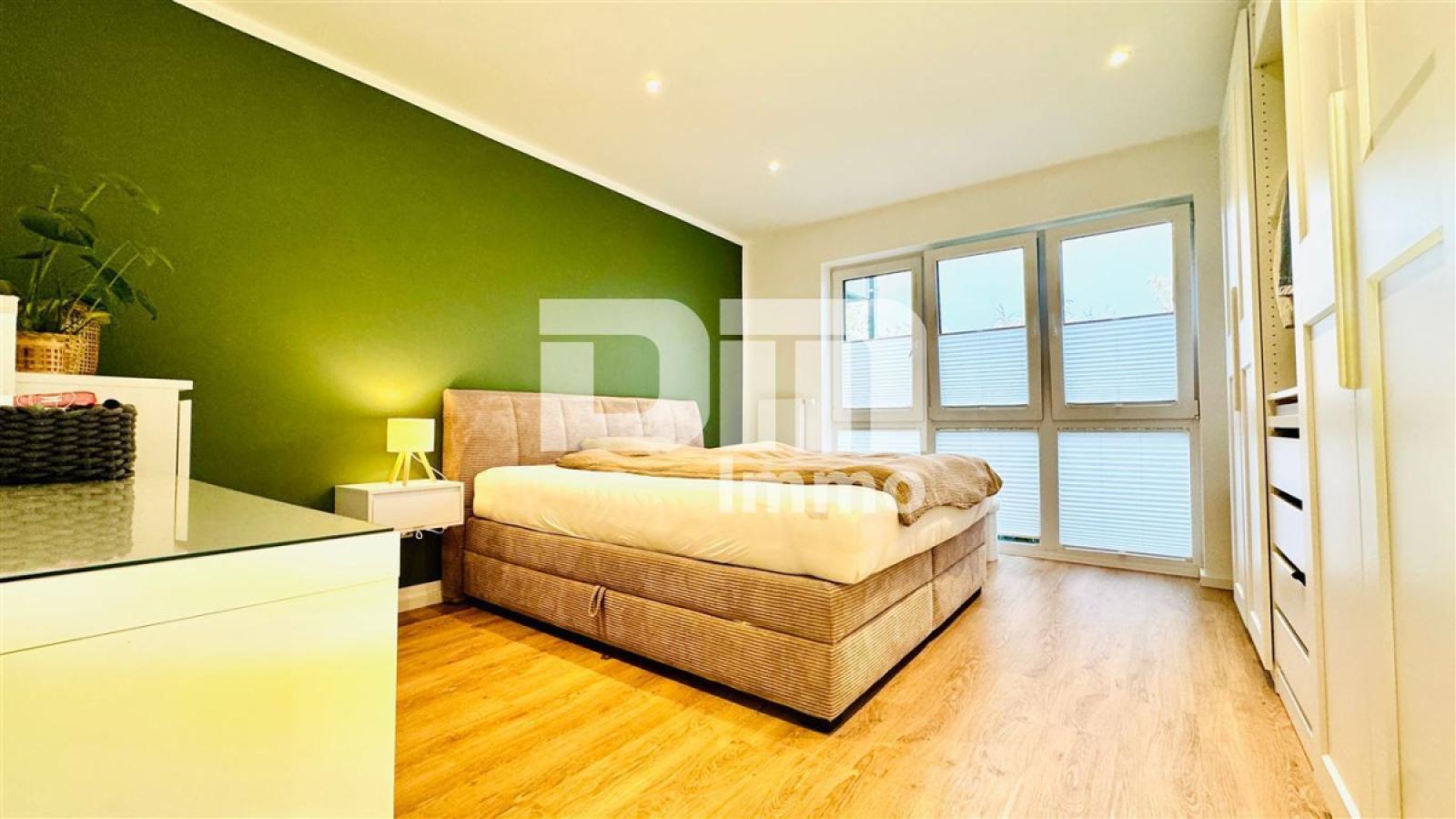 EG Schlafzimmer / Fenster Süden / Garten